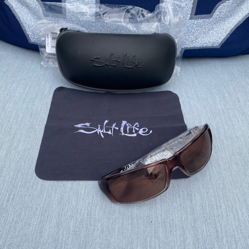 NWT Salt Life Boca sunglasses & case